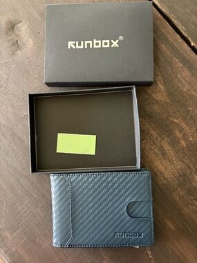 Runbox Men’s Blue Carbon-Texture Money Clip Wallet